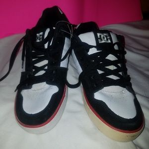 MENS DC SHOES TAGS ON SIZE 10